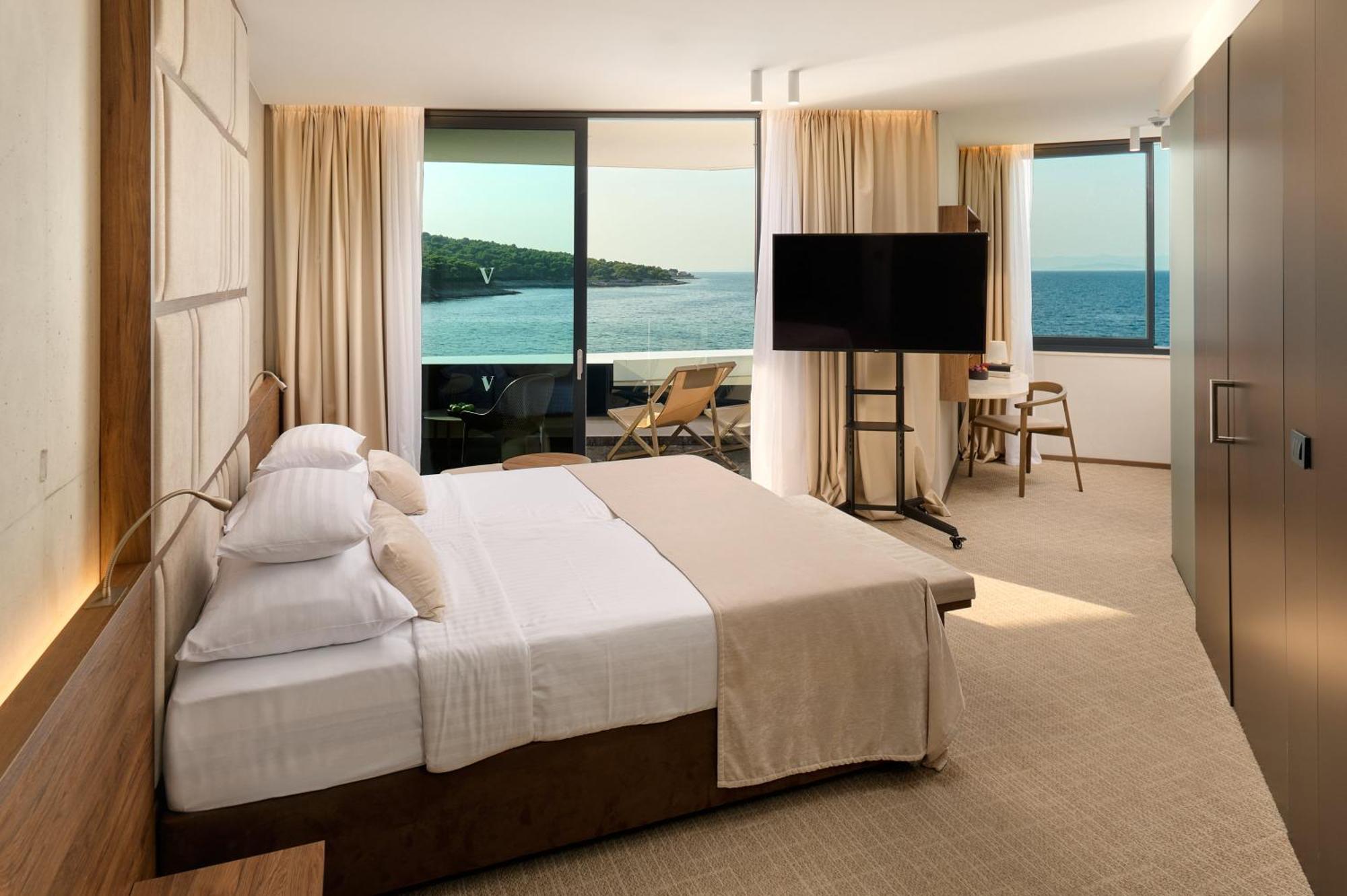 Grand View Postira