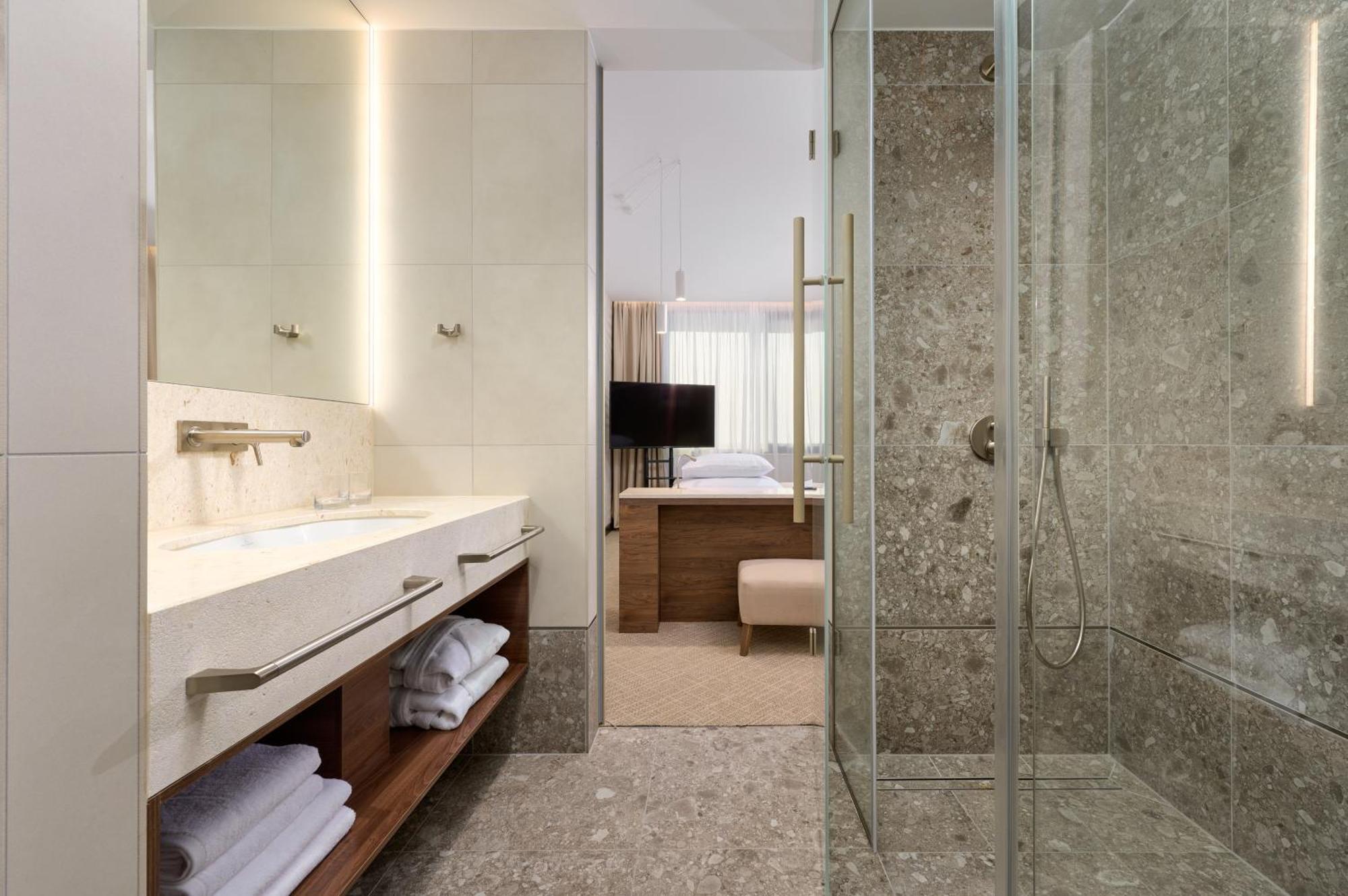 Grand View Hotell 4*