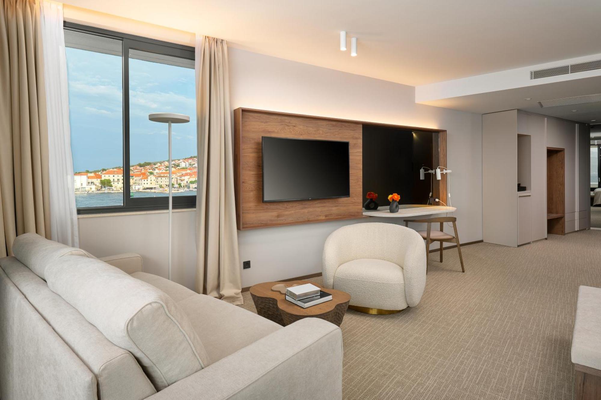 Grand View 4* Postira